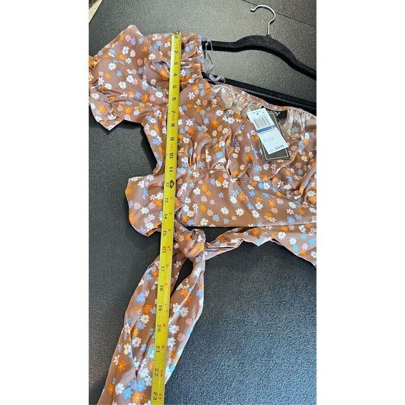 Just Polly Juniors Tie Back Cropped Peasant Top Brown Ditsy Size Large NWT P1-83 - Picture 8 of 8